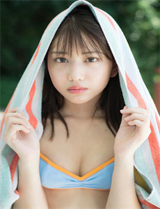 《复家三千金-大胸美女被吊起来解开胸罩》