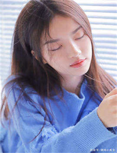 《安全的 美女网站-同时被两个男人轮流舔》