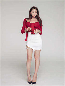 《禁处受辱图片-男生强行拔了女生的衣服视频》